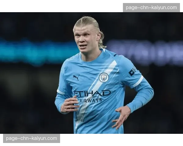 特写：哈兰德完成英超200球里程碑，伊蒂哈德球场起立鼓掌